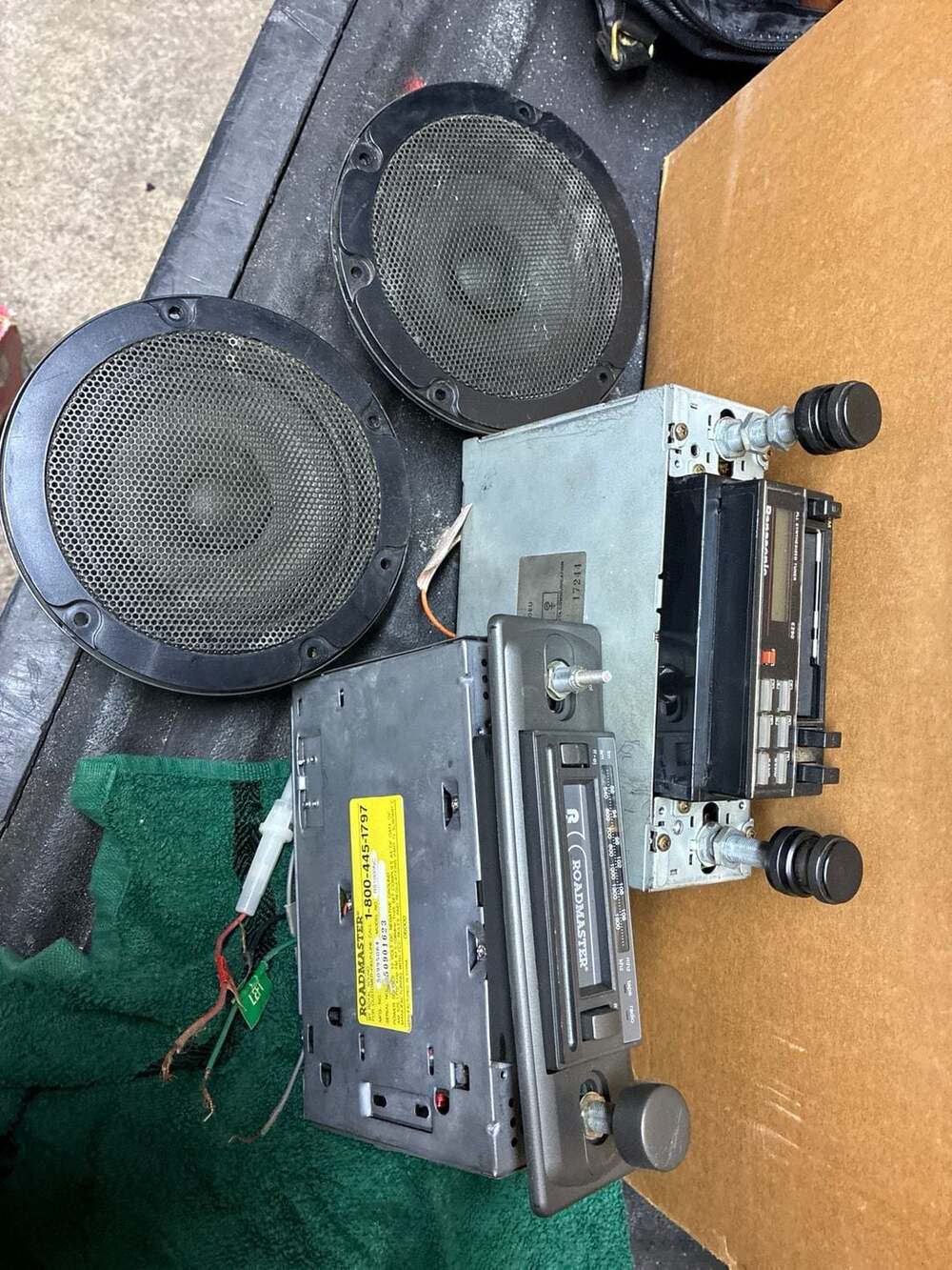 Vintage Car Audio Lot: Panasonic CQ-Roadmaster Stereos with Speakers